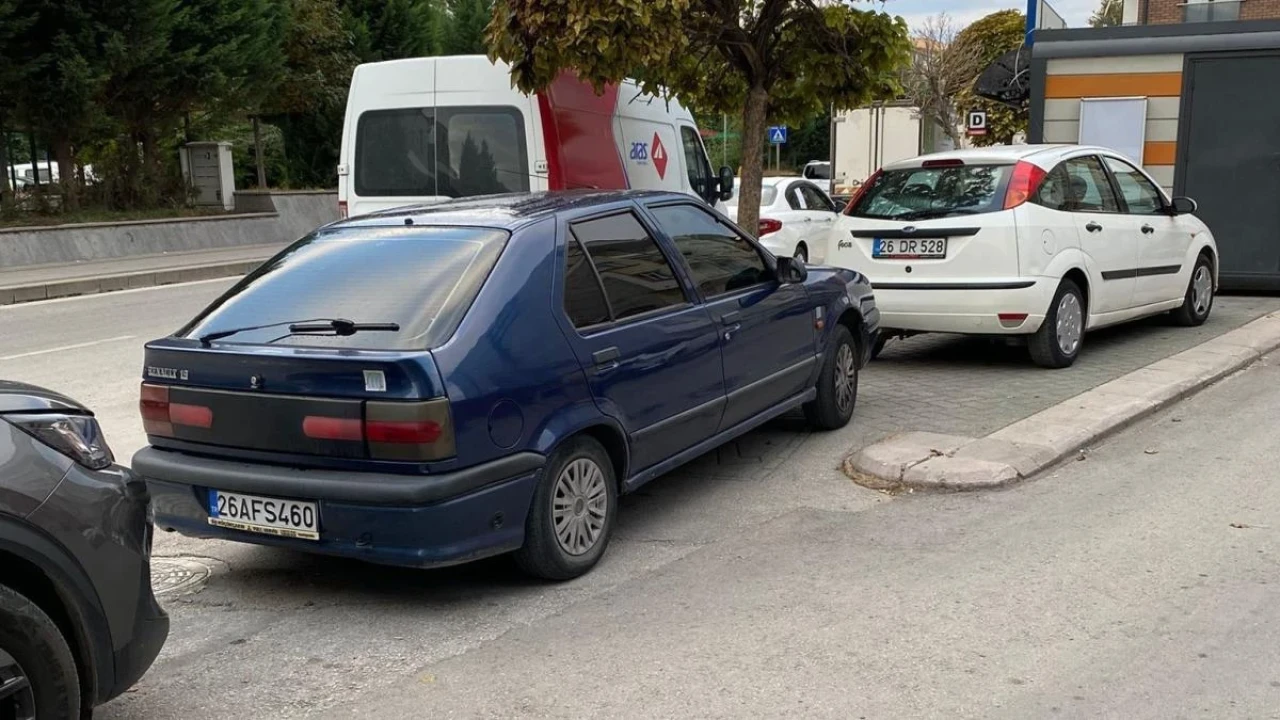 Uygunsuz Araç Parkı Vatandaşların Tepkisini Topladı