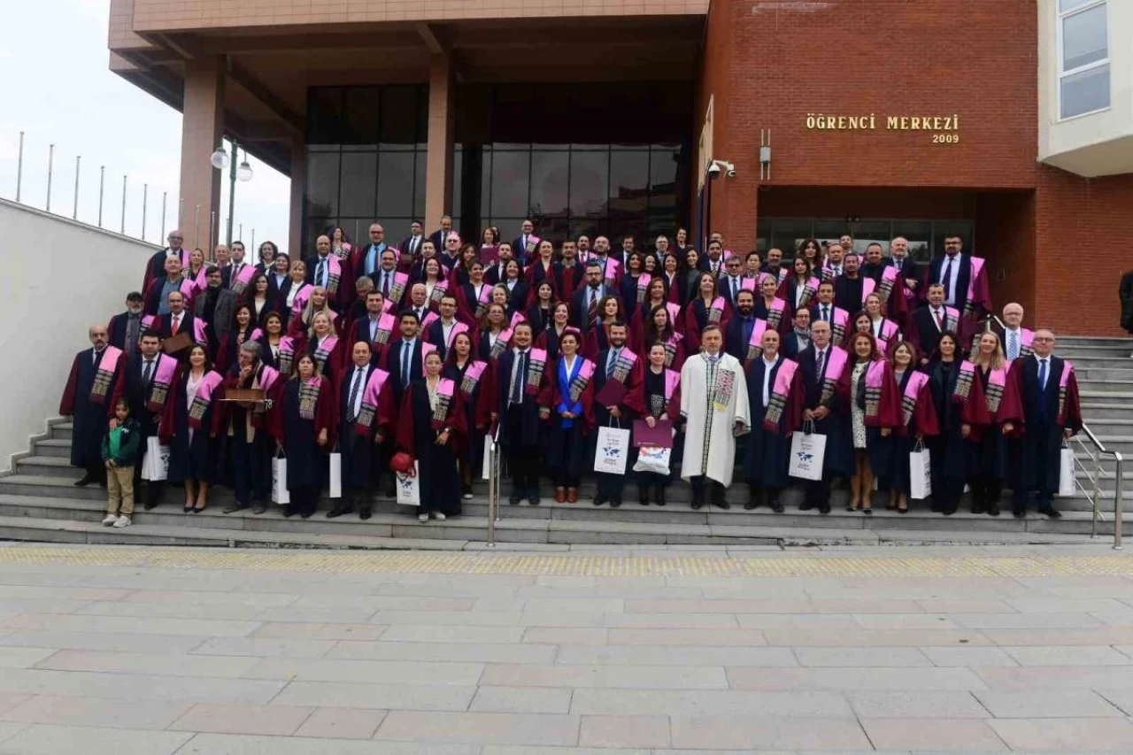 Anadolu Üniversitesi'nde Akademik Başarılar Ödüllendirildi