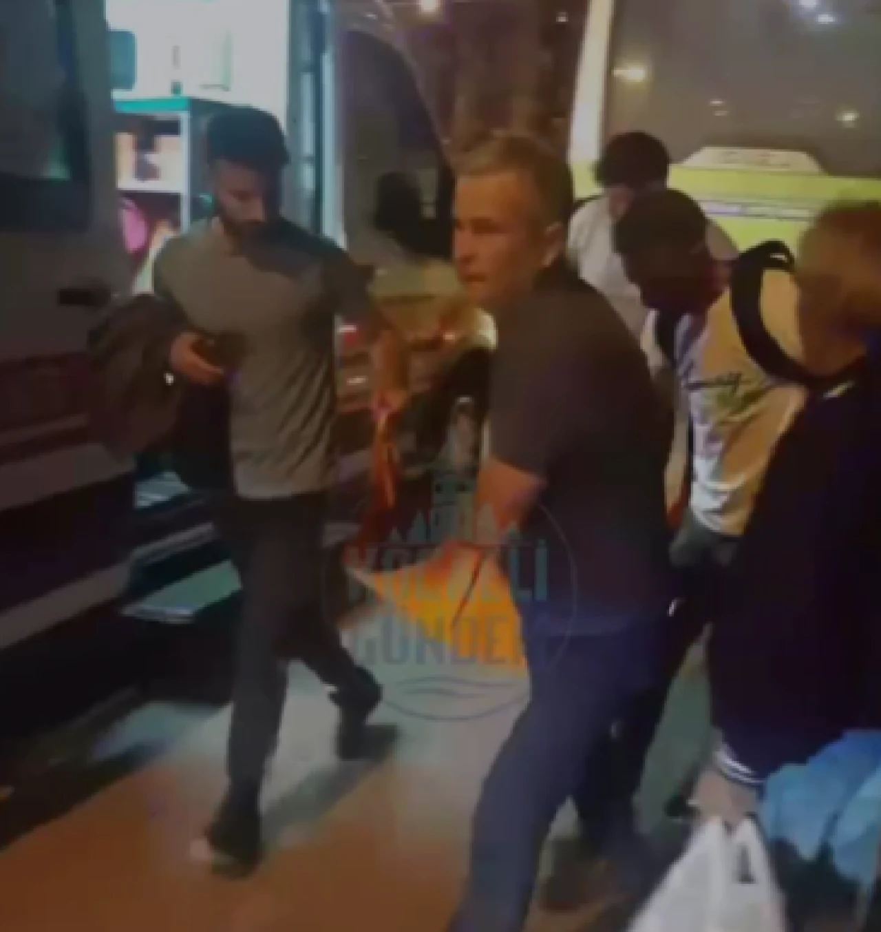 Kocaeli’de Cinayet: Yolcu Otobüsünde Husumetlisinin Boğazını Keserek Öldürdü!