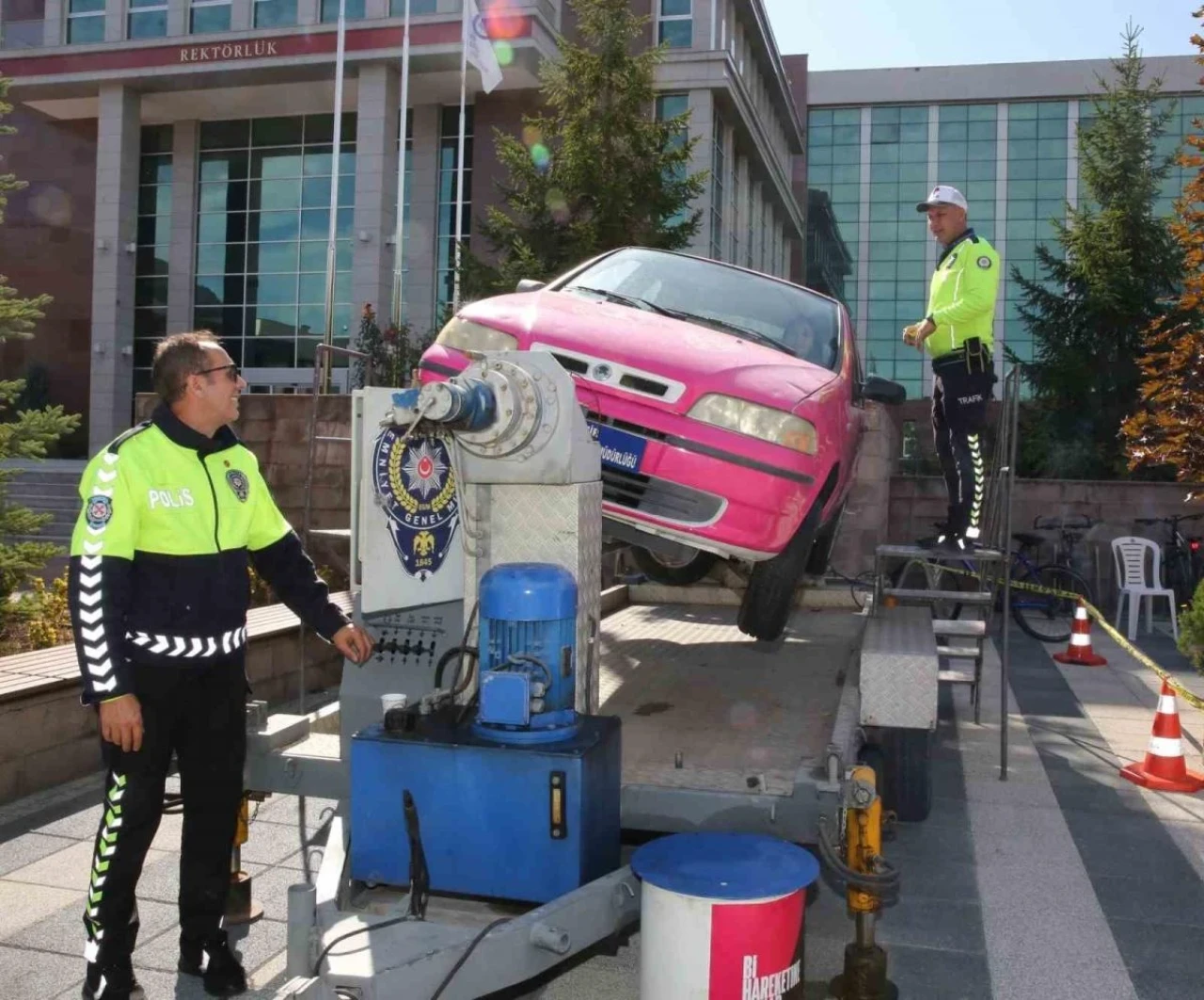 Eskişehir İl Emniyet Müdürlüğü’nden ESOGÜ Öğrencilerine Bilgilendirme