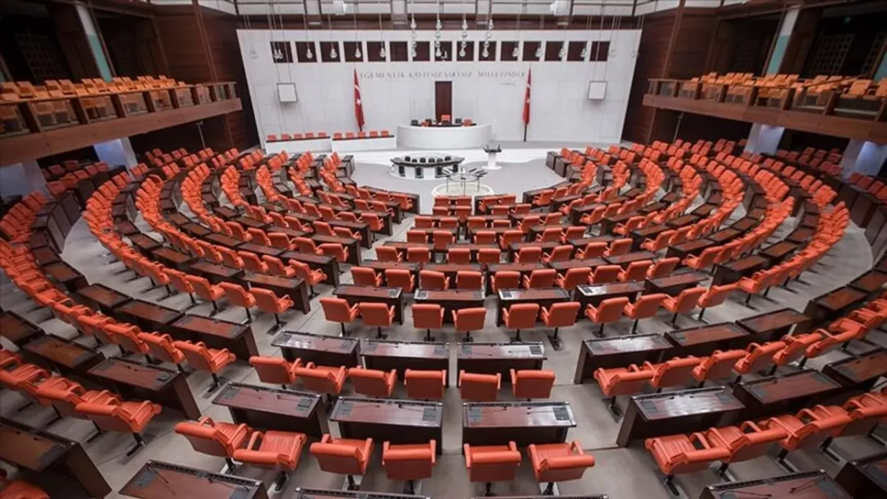 Öğretmenlik Mesleği Kanunu Teklifi Meclis'ten Geçerek Yasalaştı
