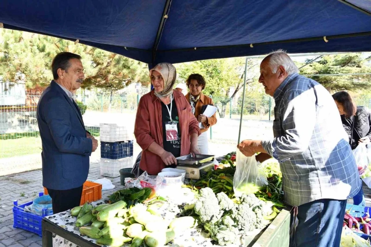 Tepebaşı Belediye Başkanı Ahmet Ataç Kadın Çiftçiler Günü’nü Kutladı