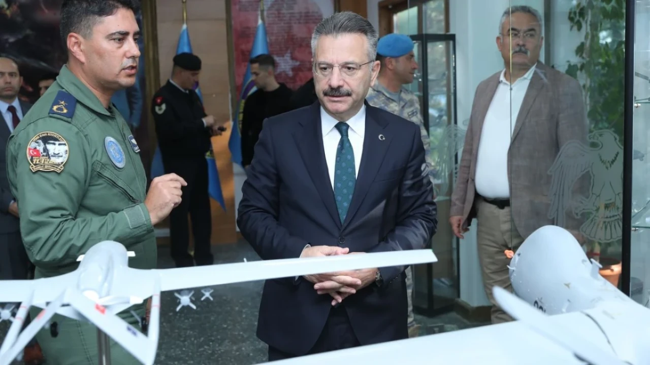 Vali Hüseyin Aksoy, Sivrihisar Hava Meydan Komutanlığı’nı ziyaret etti