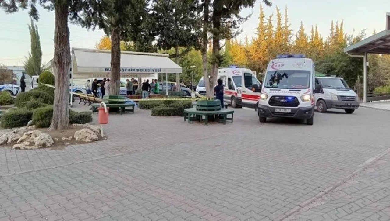 Adana'da Mezarlıkta Anne ve İki Kızı Öldürüldü