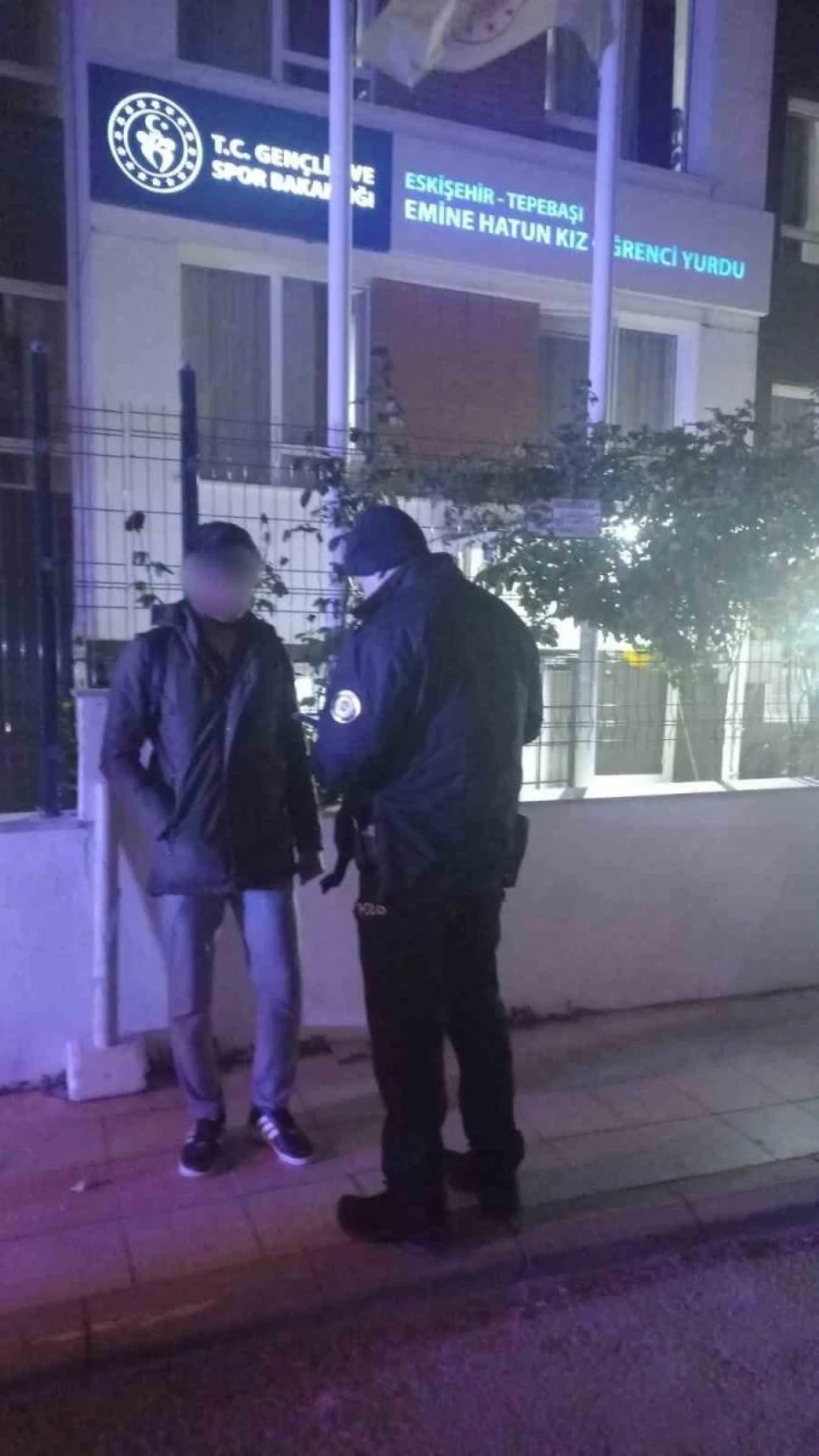 Eskişehir’de polis ekipleri kız öğrenci yurtları çevresini denetledi