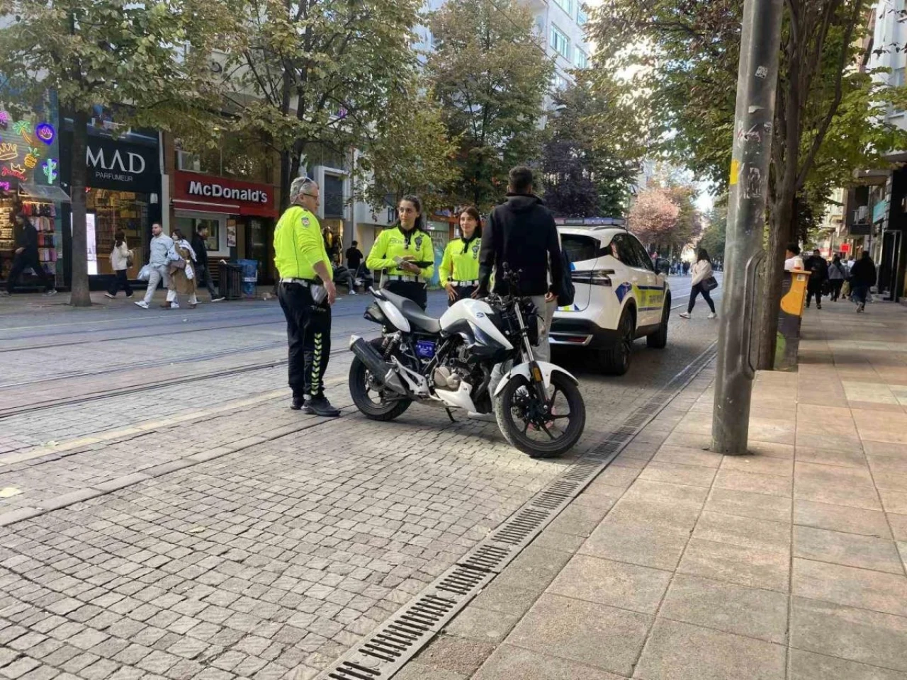 Motosiklet Sürücüsü Ceza Yememek İçin Polisten Kaçtı