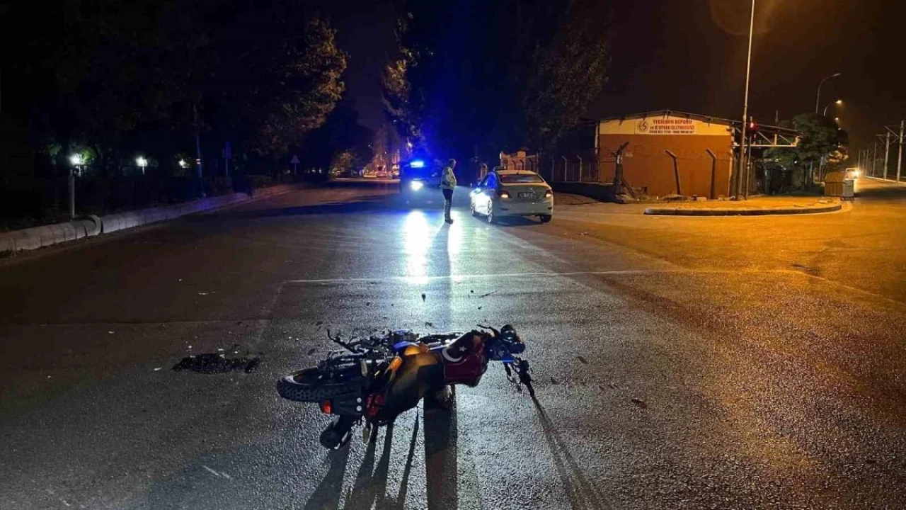 Eskişehir'de Ehliyetsiz Motosikletli Kaza Yaptı