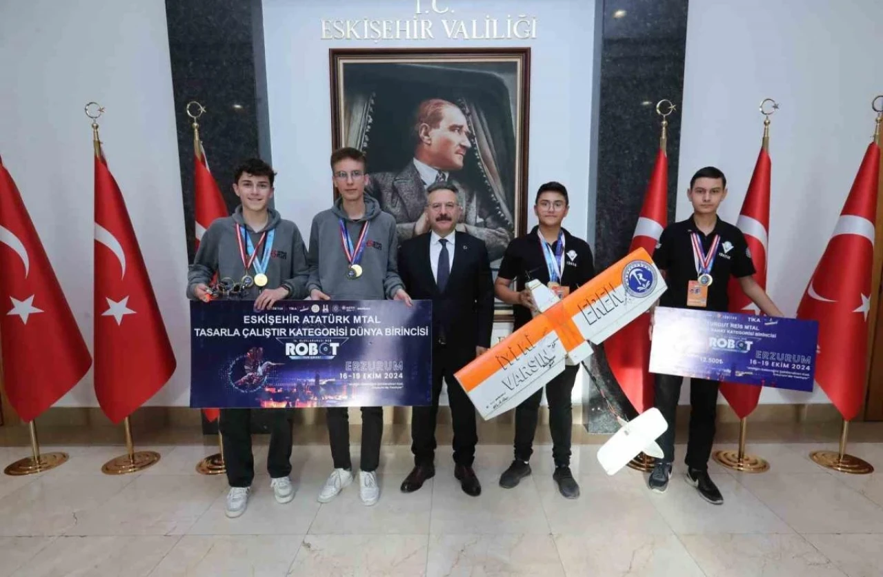 Vali Aksoy, "Uluslararası MEB Robot Yarışması" Dünya Birincilerini Makamında Ağırladı