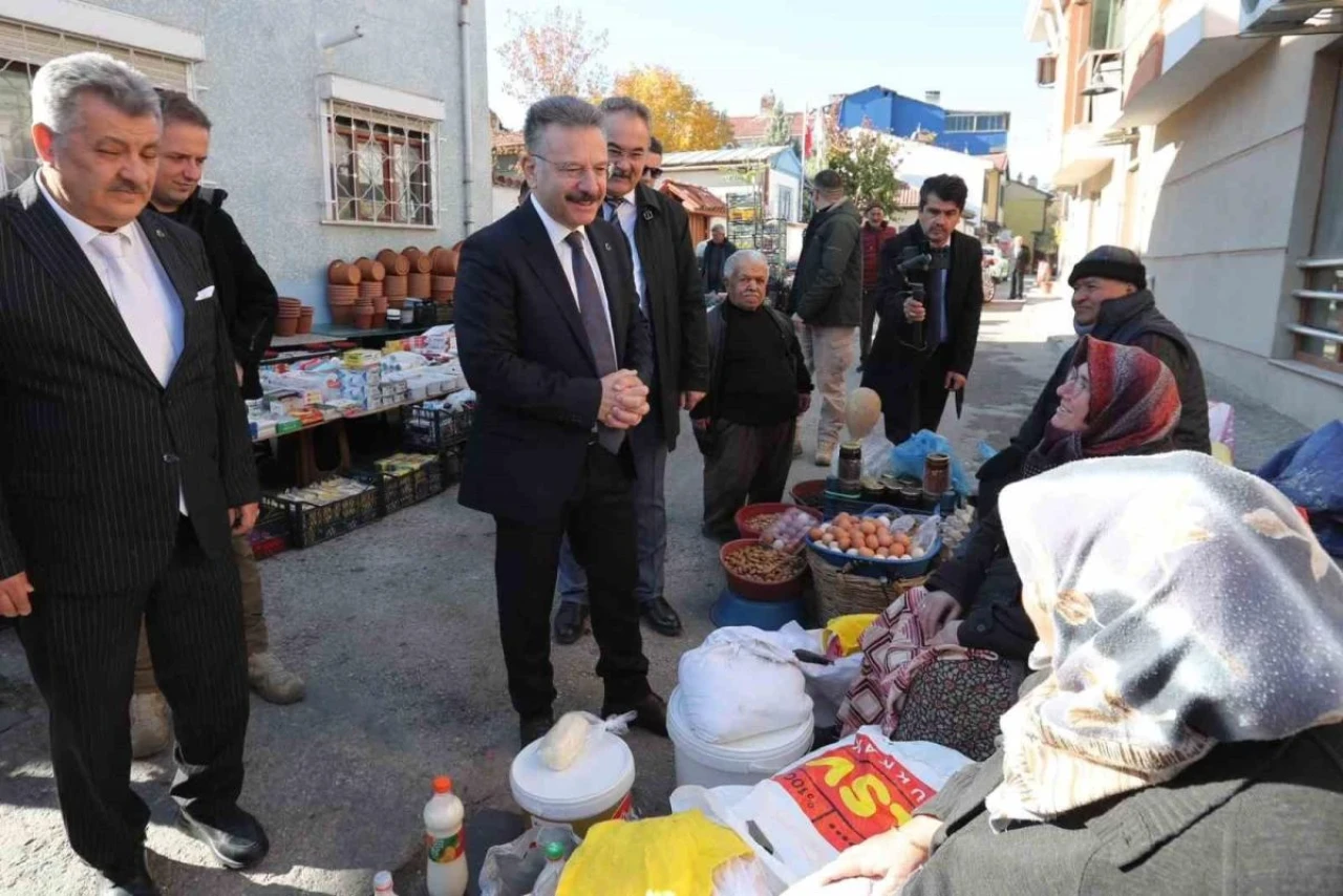 Vali Aksoy'dan Semt Pazarı Ziyareti