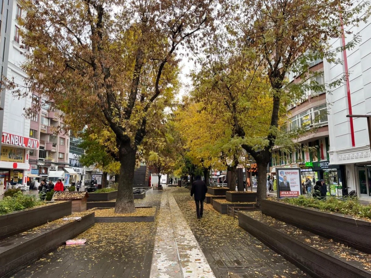 Yağmur Hamamyolu Caddesi'ni Sessizliğe Bürüdü