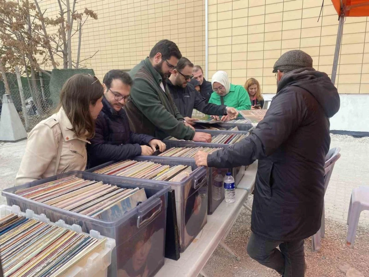 Antika Ürünler Alırken Taklitlerine Aldanmamak İçin Uzmanına Danışmak Önemli