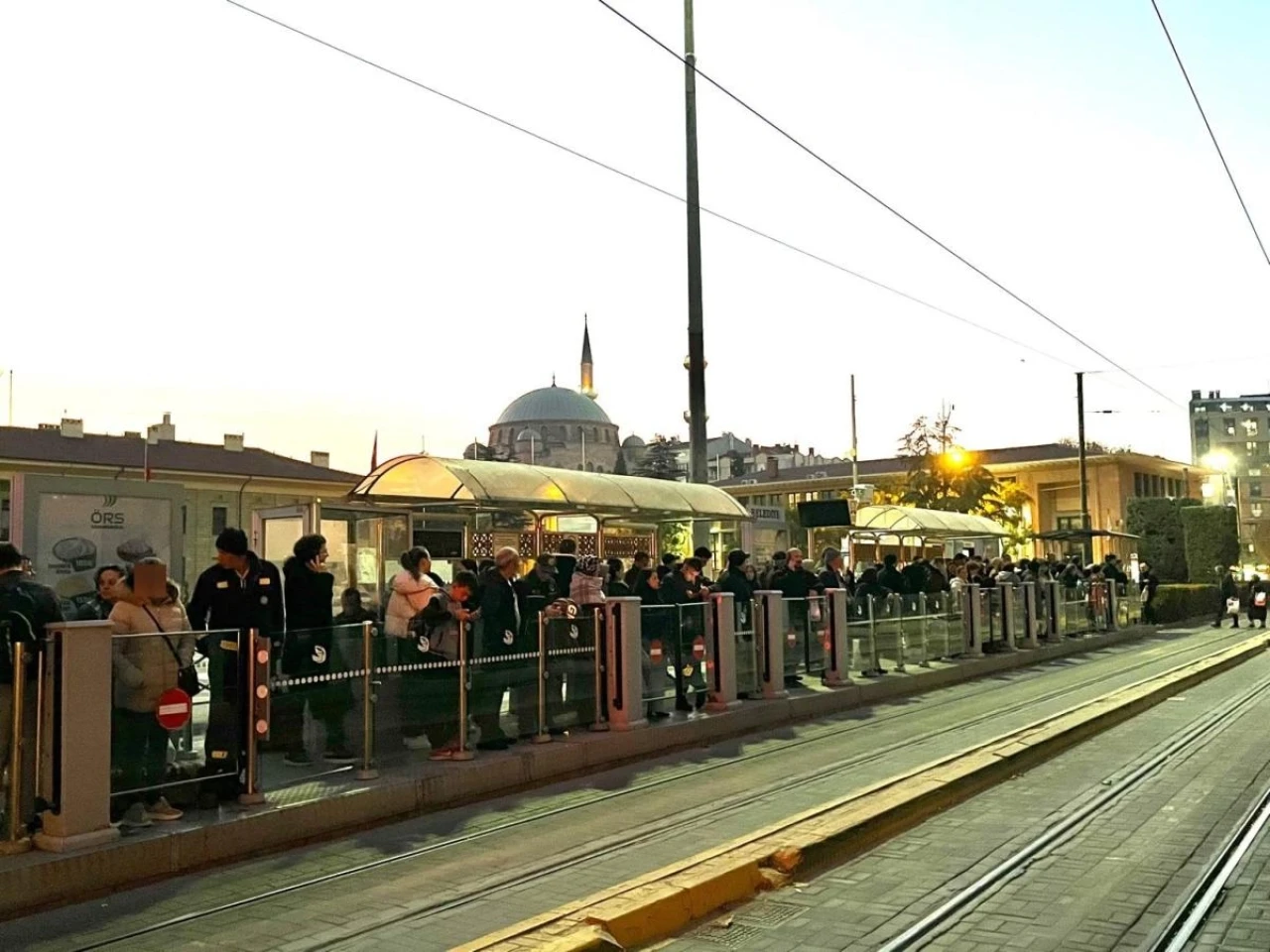 Tramvay Kalabalığı Vatandaşı Çileden Çıkardı