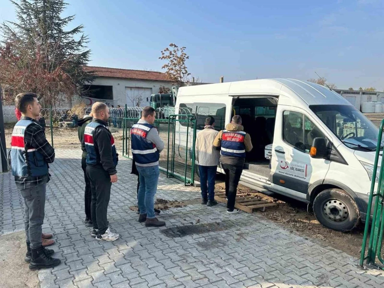 Eskişehir’de Göçmen Kaçakçılığına Operasyon: 44 Düzensiz Göçmen Geri Gönderildi