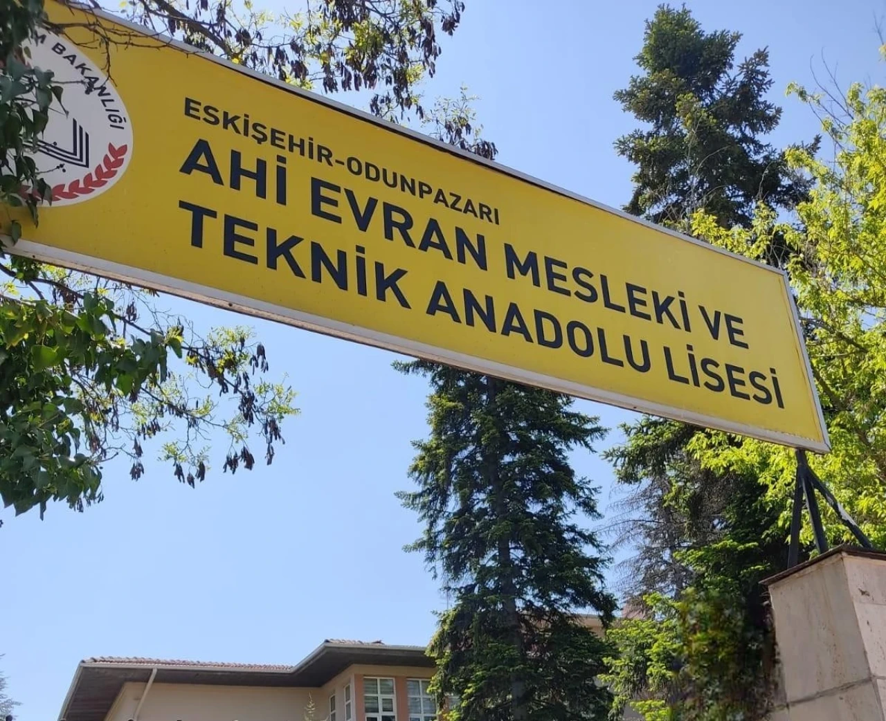 50 Yıl Sonra Mezunlardan Okullarına Anlamlı Hediye