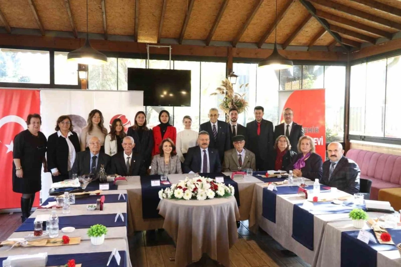 Meslek Hayatları Boyunca Binlerce Öğrenci Eğittiler, Topluma Profesörler ve Generaller Kazandırdılar