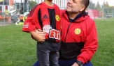 Görme kabiliyetini kazan Hamit, ameliyat sonrası Eskişehirspor ile buluştu