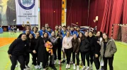 Balıkesir Şehir Üniversitesi (BŞEÜ) Voleybol Takımı, Rakiplerine Fark Atarak Zirveye Ulaştı!