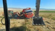 22 Ton Soğan Taşıyan Tır Tarlada Toprağa Gömüldü