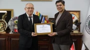 Başkan Durgut’a onursal üyelik plaketi takdim edildi