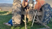 Traktörü çalıştırmak isterken altında kalan yaşlı adam hayatını kaybetti