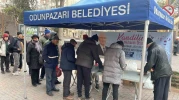 Odunpazarı Belediyesi Regaip Kandili'nde Helva Dağıttı