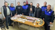 Eskişehir’de Görme Engelli Taklidi Yapan Dilencinin Üzerinden 32 Bin Lira Çıktı