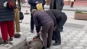 Aniden düşen vatandaş kalp krizi geçirdi