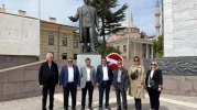 Çiftçiler alın teriyle üretmeye devam ediyor
