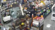 Eskişehir'de Kontrolden Çıkan Motosiklet Petshopa Girdi