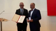 ESOGÜ Hukuk Fakültesi Öğretim Üyesi Prof. Dr. Alpay Hekimler’e ’İnsanlığa Hizmet Madalyası’
