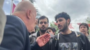 Anadolu Üniversitesi’nde Aile Sempozyumu protestosunda pankart gerginliği