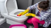 Klozet Taşındaki Sarı Lekeleri Gidermenin 3 Pratik Yöntemi
