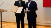 ESOGÜ Hukuk Fakültesi Öğretim Üyesi Prof. Dr. Alpay Hekimler’e ’İnsanlığa Hizmet Madalyası’