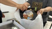 Halk Market’ten bayram öncesi ihtiyaç sahiplerine bayram çikolatası, kolonya ve Türk kahvesi ikramı