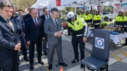 Vali Aksoy, polis ekiplerince kurulan stantları ziyaret etti