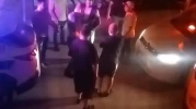 Evini gözetleyen kişiyi bıçakla kovaladı iddiası