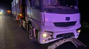 Tır otomobile çarptı: 4 kişi yaralandı