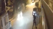 Şüpheli Araç Bekçiden Kaçtı, Geri Geri Giderken Direğe Çarptı