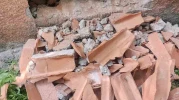 Eskişehir'de duvarın içinde mahur kalan kedi itfaiye ekipleri tarafından kurtarıldı