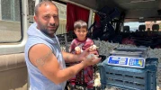 Ekmek Parasını Kazanmak İçin Binlerce Kilometre Yol Gezdiler