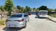 Ambulans Geçemiyor! Hastane Önü Araç Mezarlığına Döndü