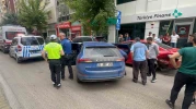 Eskişehir’de kontrolden çıkan araç park halindeki iki otomobile çarptı