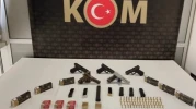 KOM ve Narkotim’den Ortak Operasyon: Cephanelik Gibi Ev