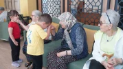 Eskişehir'de minikler büyükleriyle bayramlaştı