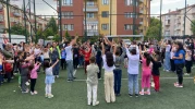 Eskişehir'de gönüllüler el ele, çocukların bayramı şenleniyor