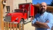 Yarım asır boyunca kilometrelerce yük taşıyan tırda şimdi leziz kahveler pişiyor