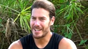 Akın Saatçi Kimdir, Kaç Yaşında, Ne İş Yapıyor, Eşi Kim, Hangi Dizilerde Oynadı, Survivor’a Katıldı mı? Tüm Detaylar