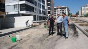 Kazım Kurt, Emek Mahallesi'nde yürütülen yol düzenleme çalışmalarını yerinde inceledi
