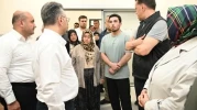 VALİ AKSOY VE BERABERİNDEKİ HEYETTEN YARALI ORMAN İŞÇİLERİNE ZİYARET