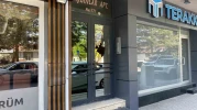 Apartman kapısına taş fırlatıldı, sakinler şikayetçi oldu!